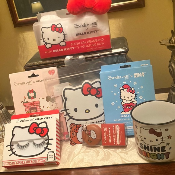 Hello Kitty x The Crème Shop beauty bundle NWT - Picture 1 of 17